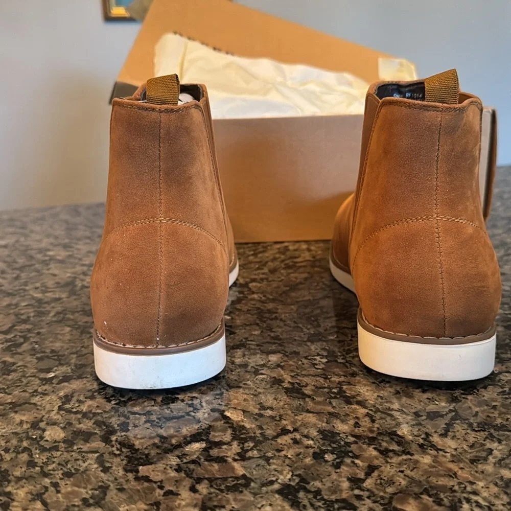Reserved Footwear tan chukka boots NIB 10